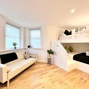 The Palm B4, The Kove, Apartment
